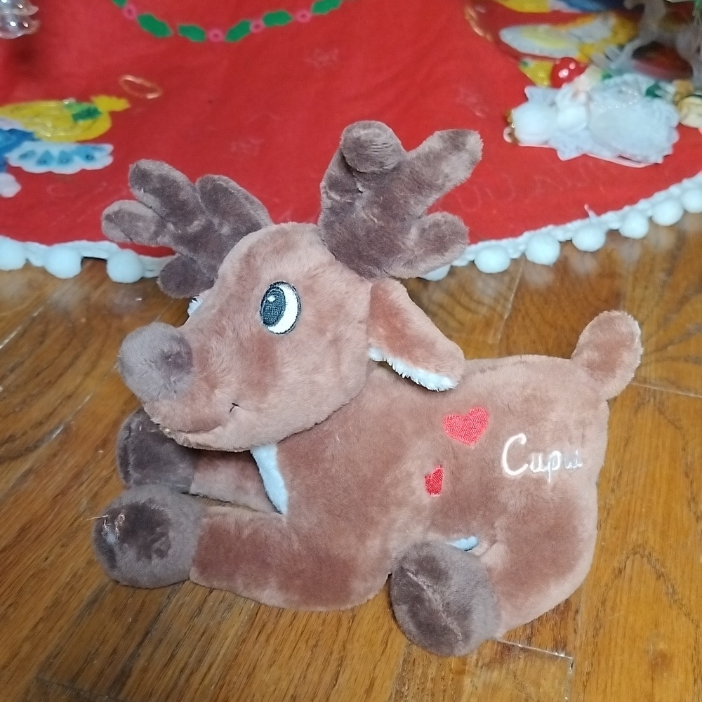 Cupid stuffed Reindeer
